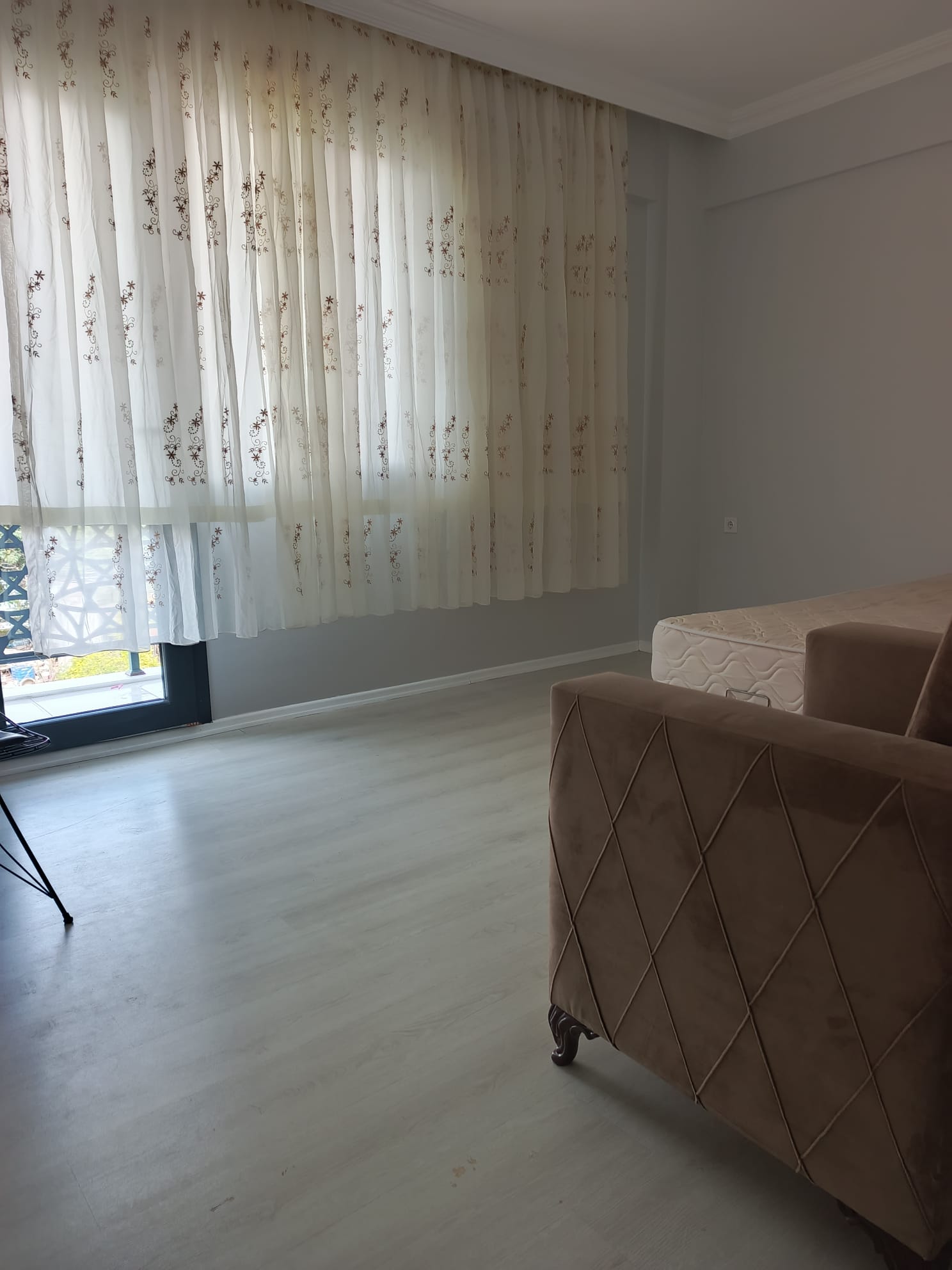 Dalaman Altıntaş’ta Eşyalı Satılık 2+1 Ara Kat Daire | 60 m² Net | Balkonlu