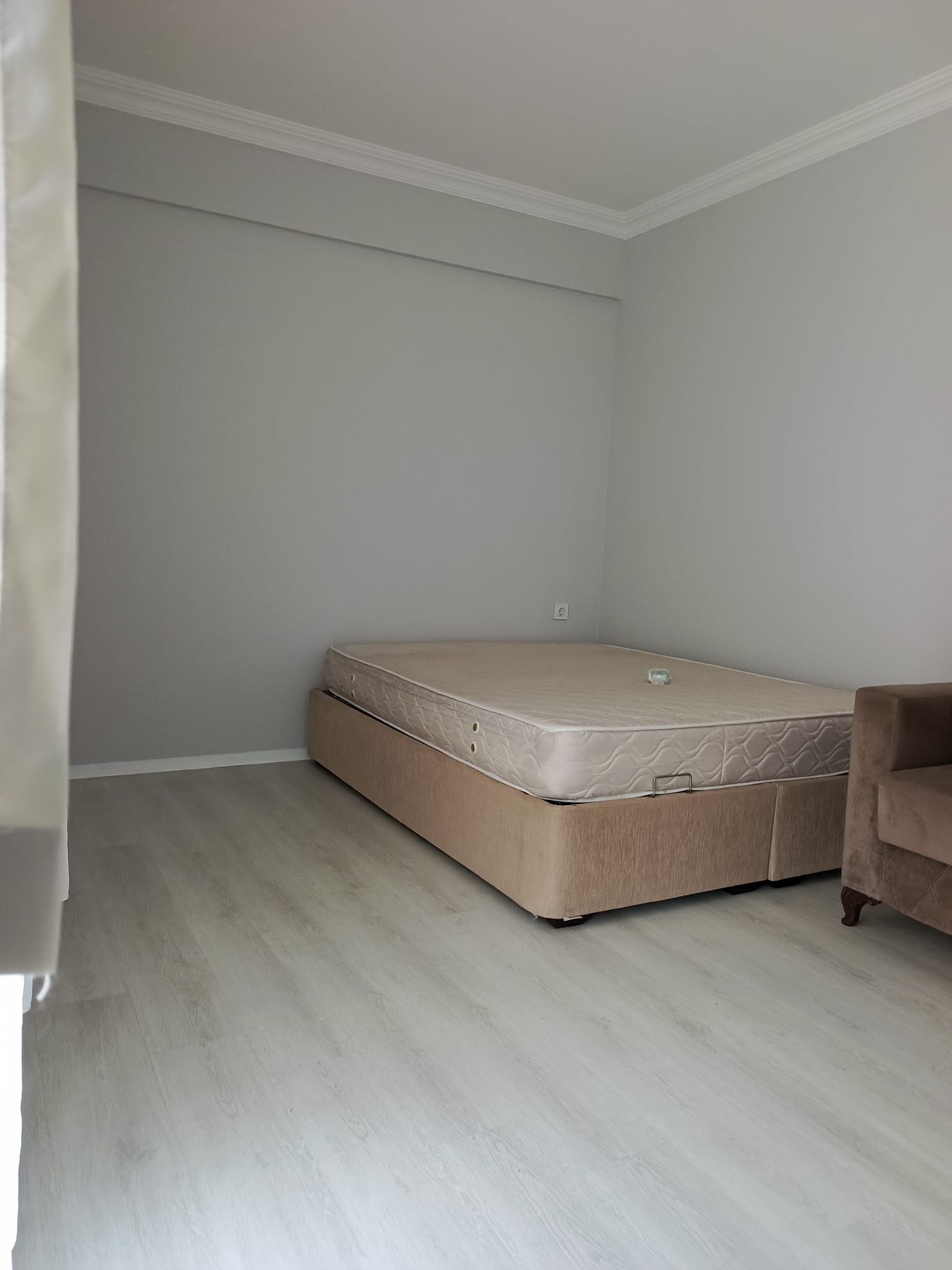 Dalaman Altıntaş’ta Eşyalı Satılık 2+1 Ara Kat Daire | 60 m² Net | Balkonlu