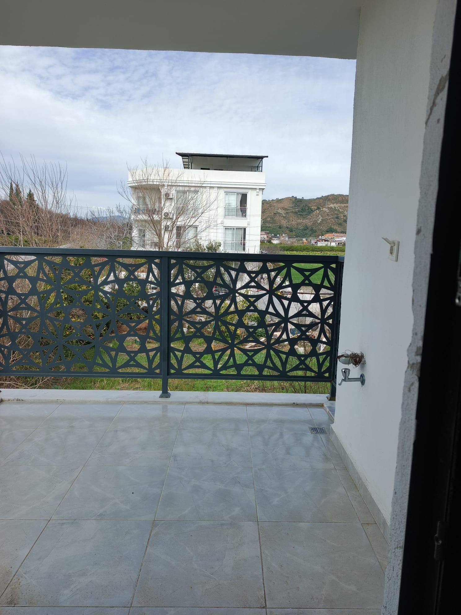 Dalaman Altıntaş’ta Eşyalı Satılık 2+1 Ara Kat Daire | 60 m² Net | Balkonlu